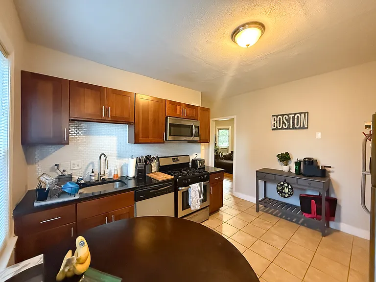 7 Downer Ave #1 — Photo 3