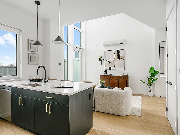 11-14 35th Ave #721 — Photo 7