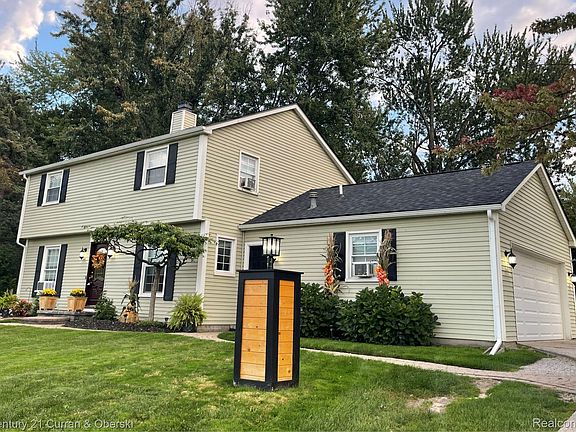 2nd image of 26560 Acacia St