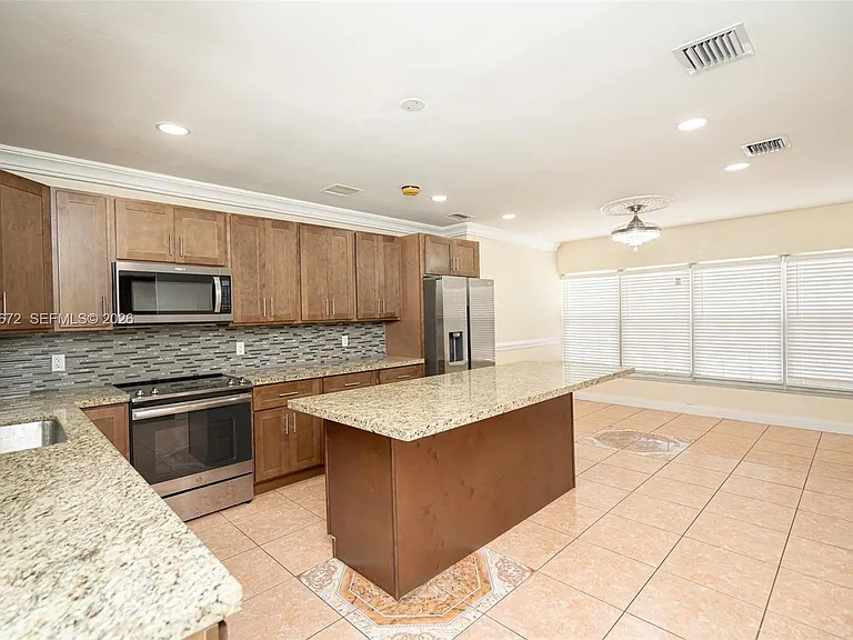 5613 Pierce St — Photo 8
