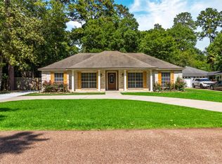 557 Landfall Ln, Conroe, TX 77302