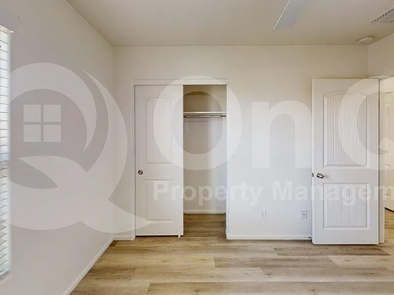 7842 W Cypress St — Photo 9