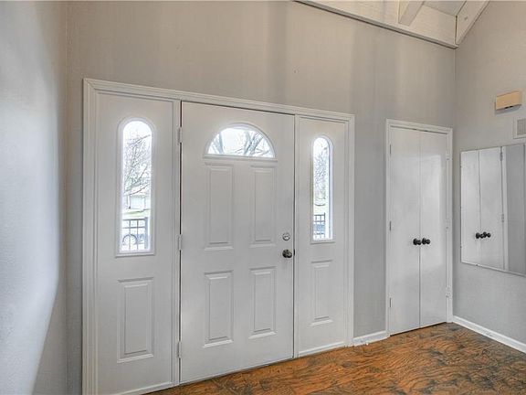 3rd image of 408 Woodbridge Ln