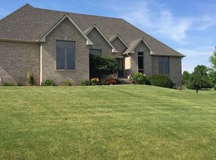 2116 Clear Water Dr, Belvidere, IL 61008