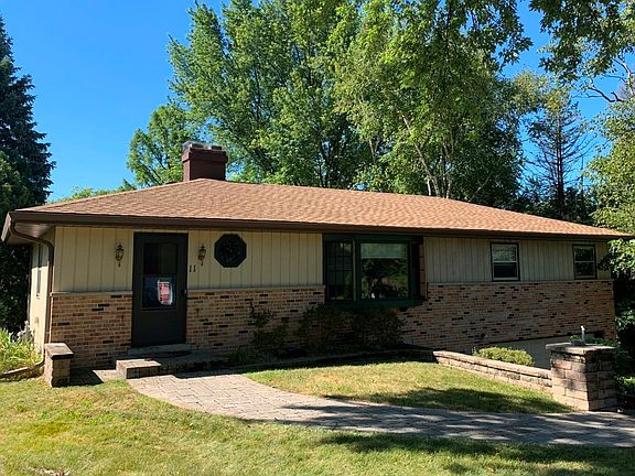 BRAND NEW ROOF! - August 2020