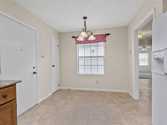 4th image of 53 Oaks Pl