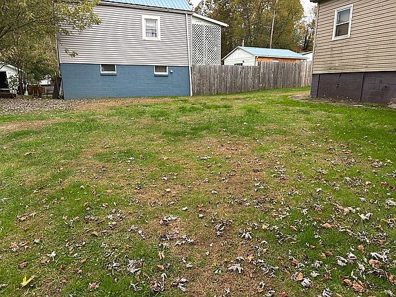 Spacious back yard 