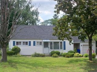 62 Grattan St, Springfield, MA 01119