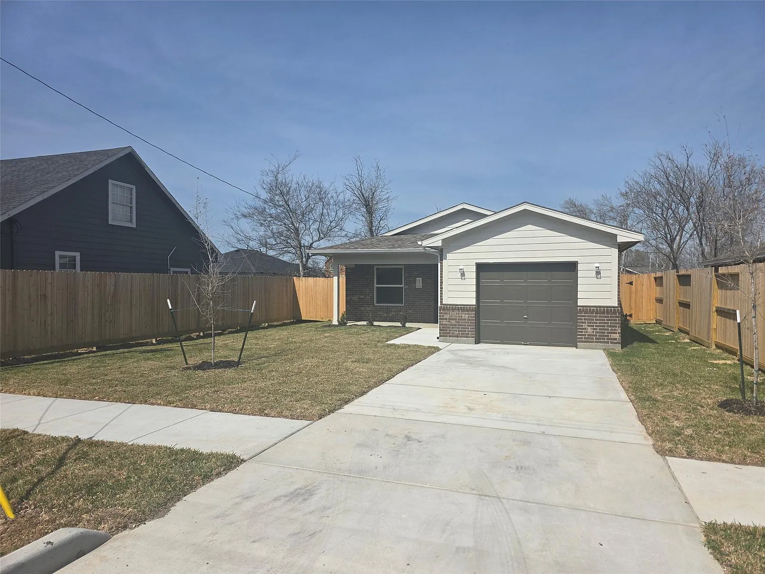 3 bed, 2.0 bath, 1623 sqft, $1,750 — Photo 1