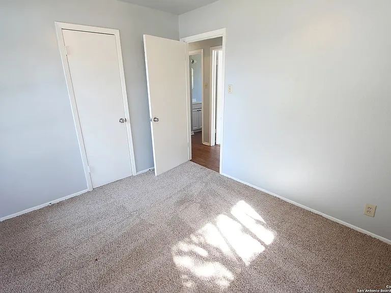 831 North Blvd — Photo 4