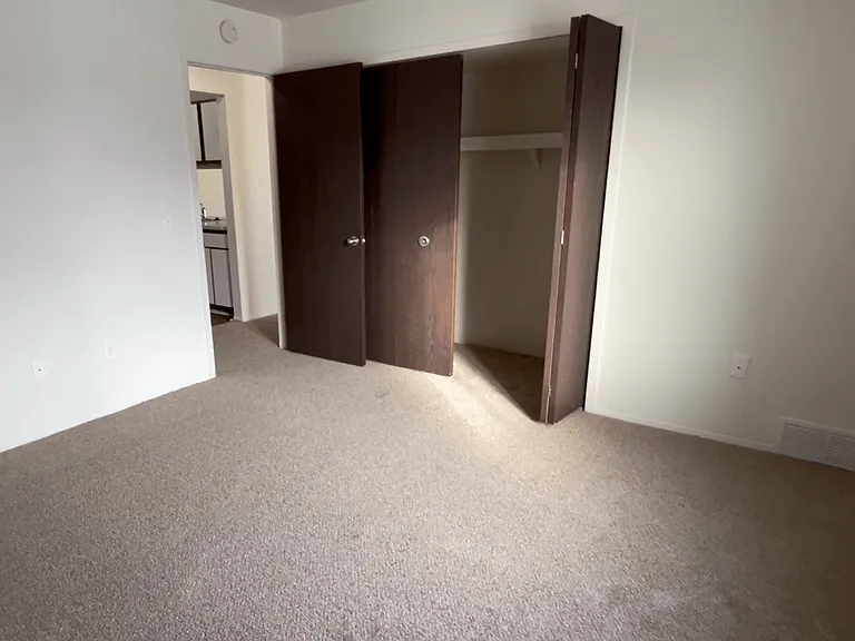Perry Place Apartments — Photo 31