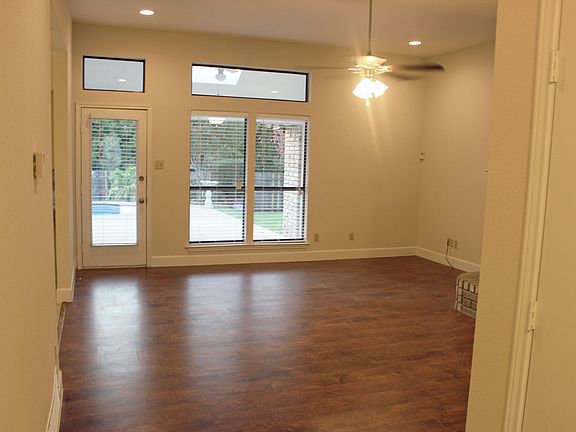 4th image of 823 Running Creek Dr