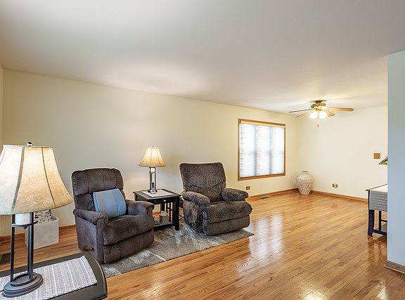 4th image of 3853 N Oketo Ave