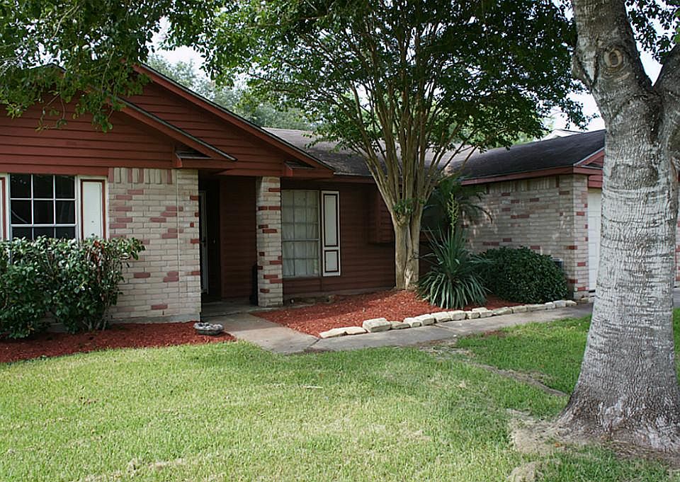 1st image of 2710 Knoxville Dr