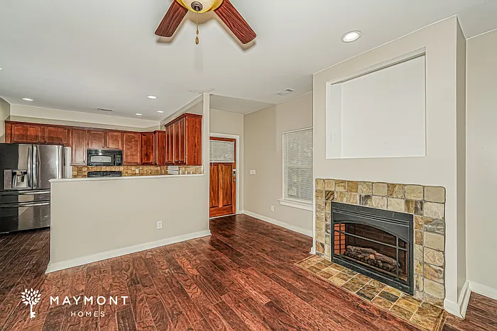 245 Hathaway Ln — Photo 3