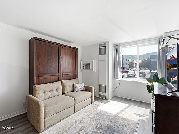 5th image of 2015 Prospector Ave #122