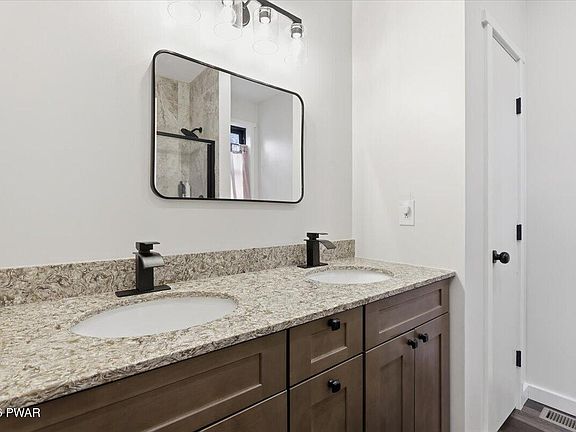 3rd image of 1050 Mockingbird Ln
