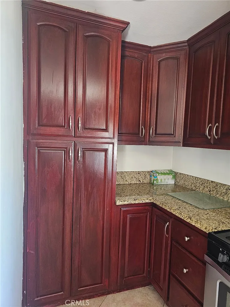 5 bed, 1748 sqft, $4,400 — Photo 2