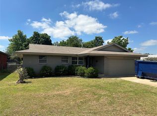 504 NE 18th St, Moore, OK 73160