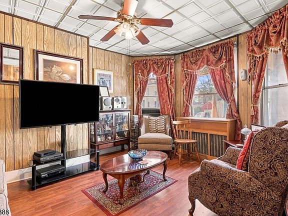 5th image of 671 E 29Th St