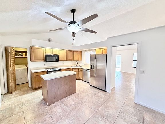 5th image of 1020 Ward Cir