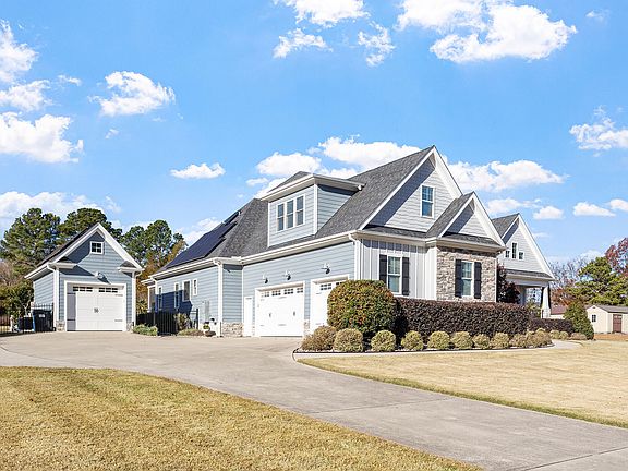 2nd image of 724 Castaway Ct
