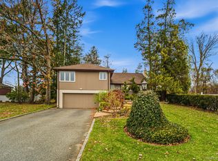 123 Robby Lane, Manhasset Hills, NY 11040