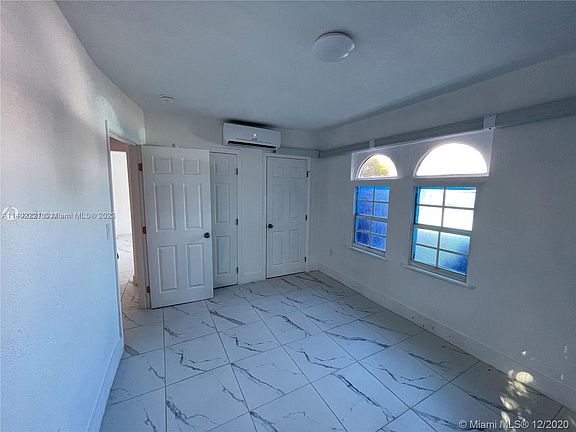 2nd image of 1652 Madison St #5