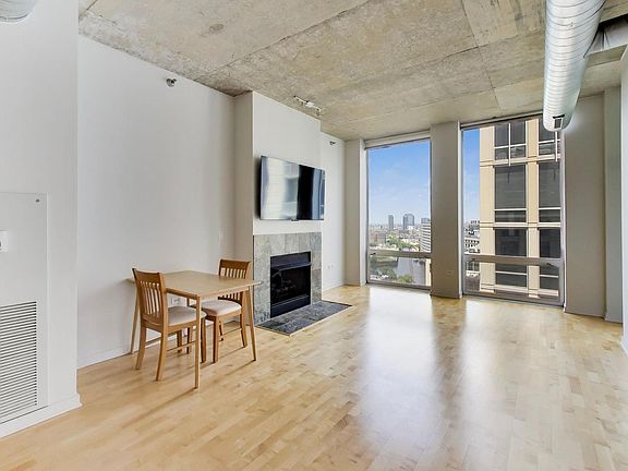 3rd image of 700 N Larrabee St APT 1302