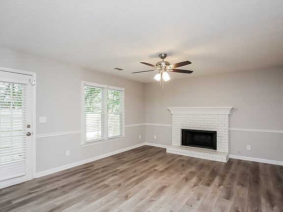 4th image of 1448 Christiana Dr