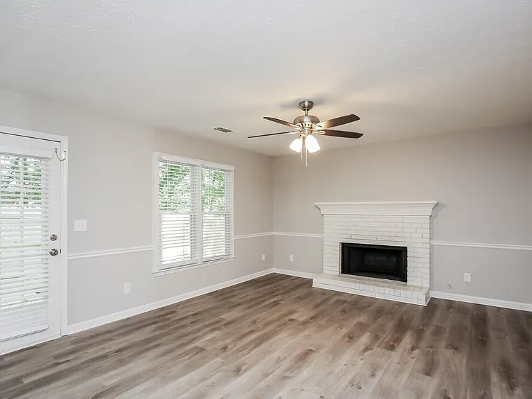 1448 Christiana Dr — Photo 4