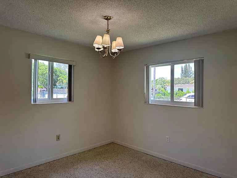 6265 SW 59th Ave — Photo 10