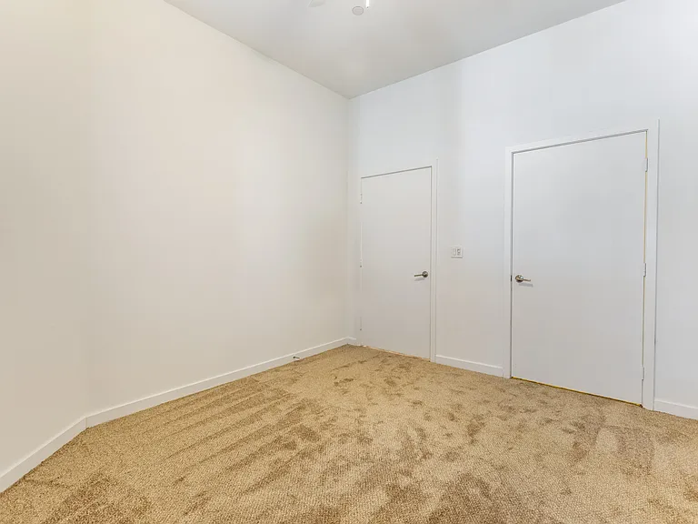 Metro Gateway Apartment Homes — Photo 36