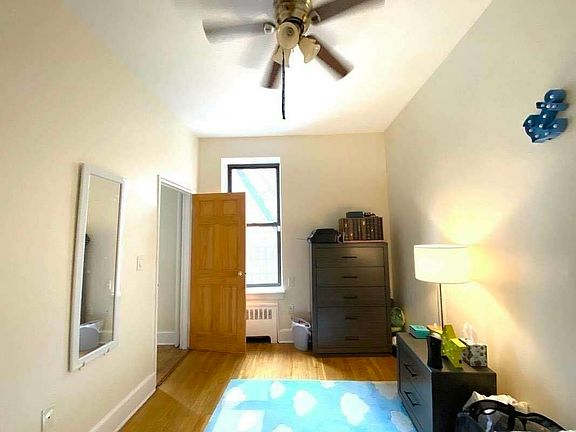 4th image of 101 W 68th St #4