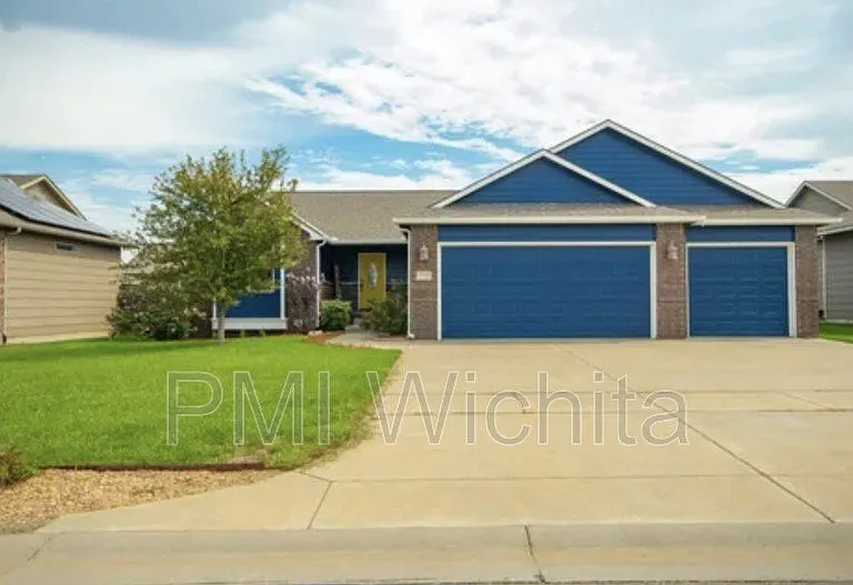2739 E Fairchild Ct — Photo 2
