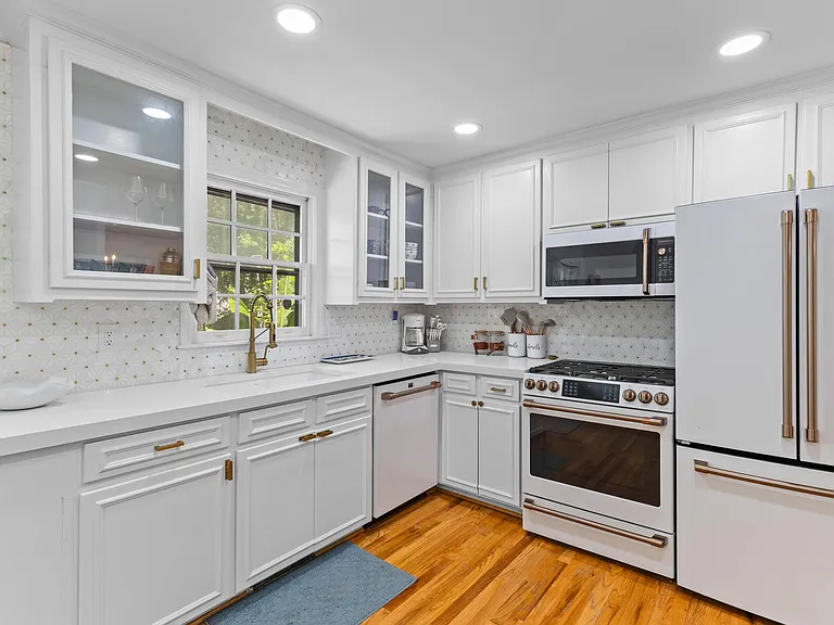 146 Broad St #B — Photo 12