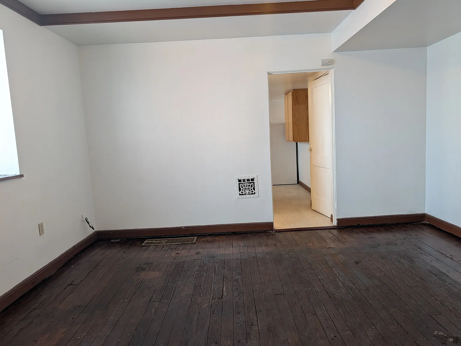 1 bed, 1.0 bath, $700 — Photo 2