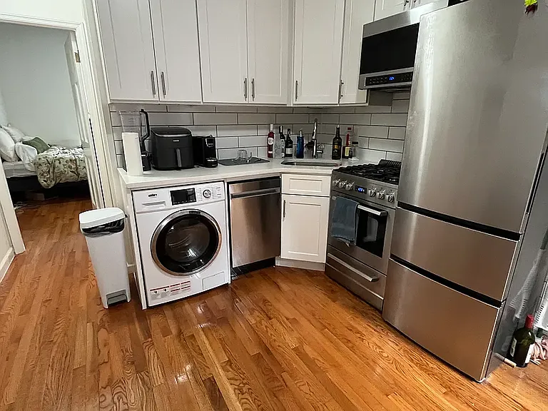 321 E 93rd St #5E — Photo 2