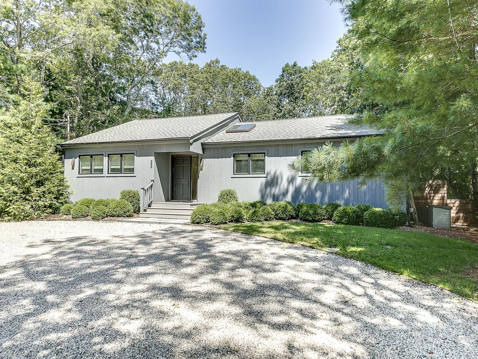 Newly Renovated In East Hampton Village Fringe! — Photo 2