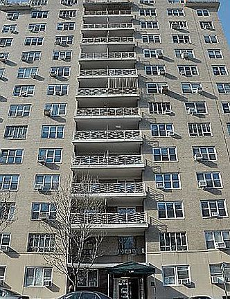 4th image of 110 E End Ave APT 11L