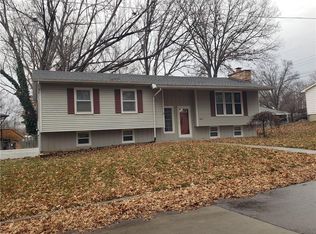 202 Ridgeway Dr, Excelsior Springs, MO 64085