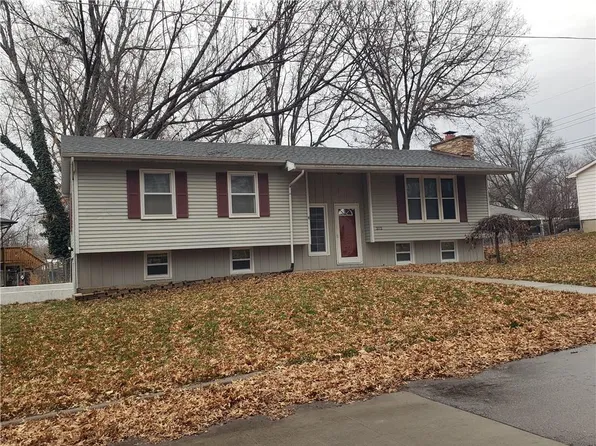 202 Ridgeway Dr, Excelsior Springs, MO 64085