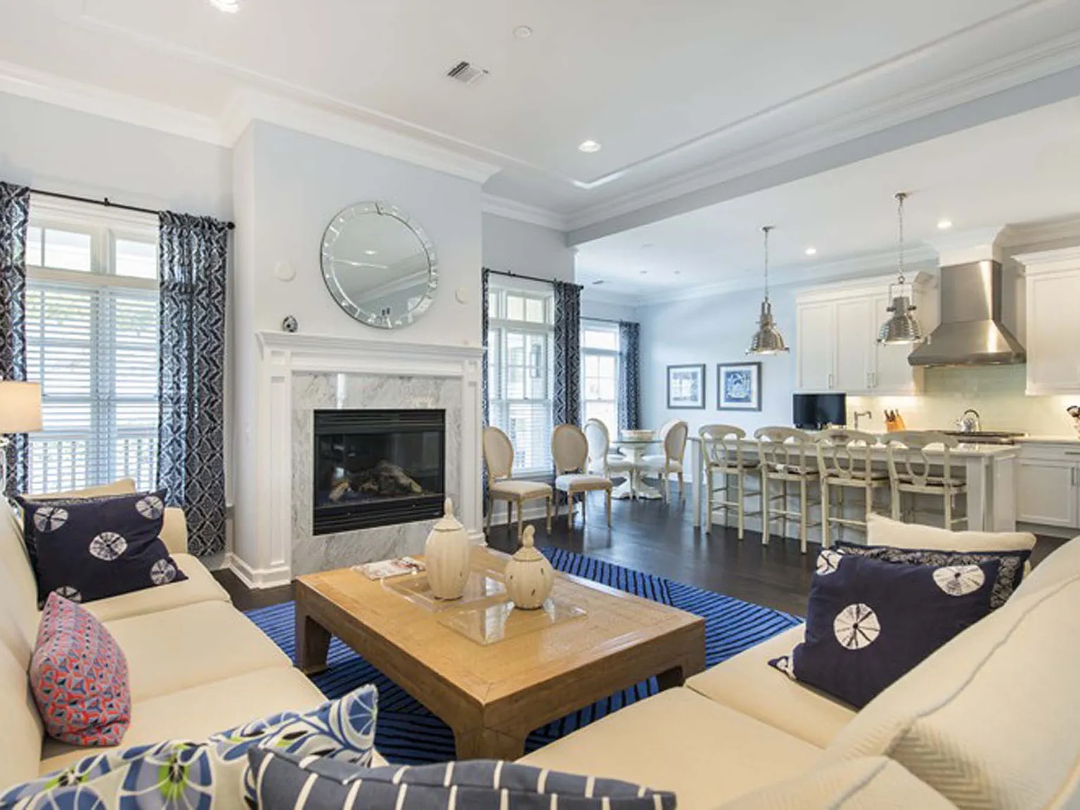 Fully Equppied Southampton Condo — Photo 2
