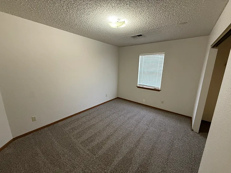 2 bed, 1.0 bath, $850 — Photo 5