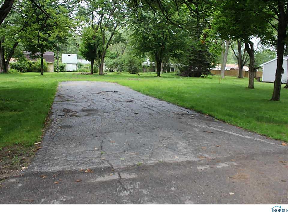 2nd image of 208 Wyandotte Ave