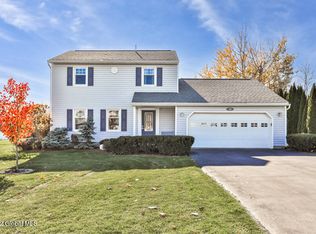 39 Meadowbrook Rd, Watervliet, NY 12189