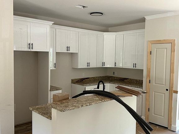4th image of 2027 Whittaker St