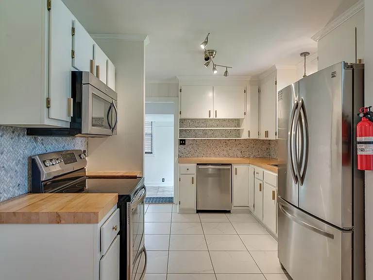 533 American Rd — Photo 9