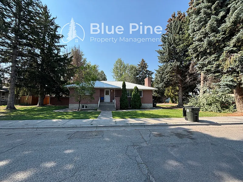 598 W Center St #2
