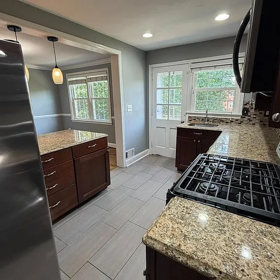 1543 Cottage Ln — Photo 20